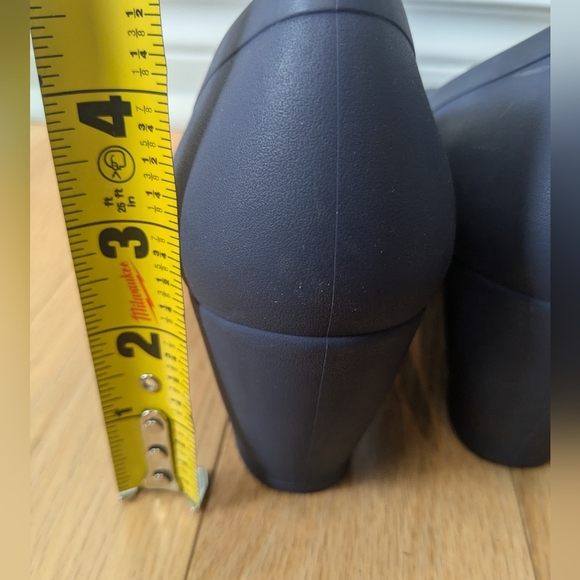 CROCS women Wedge Shoes Navy Blue Almond Tip Size 11 - Picture 5 of 9